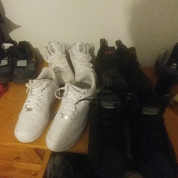 5 pairs of nike and jordan shoes